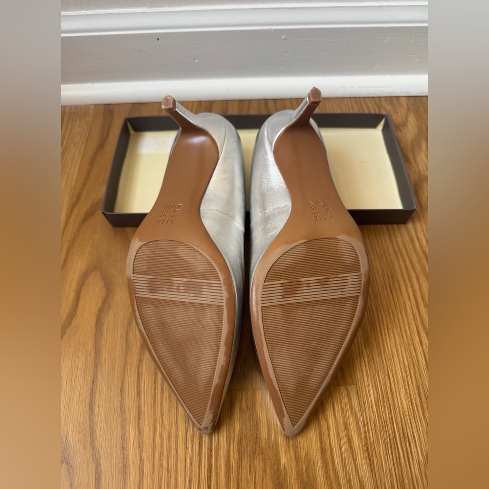EUC Naturalizer Everly Pump Heels Silver Leather, Low Heel, Women's 8M - Picture 5 of 16